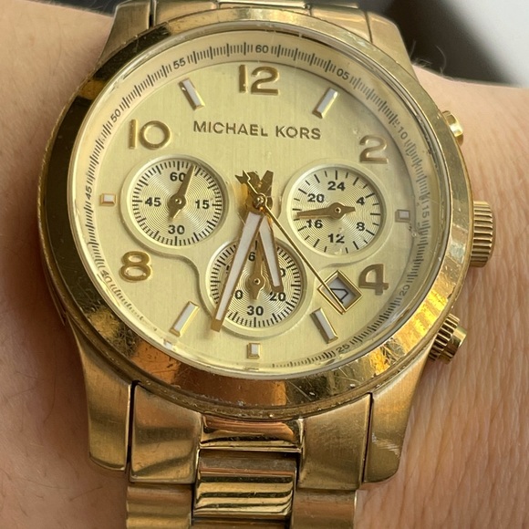 Michael Kors Gold Runway Watch - Picture 5 of 12